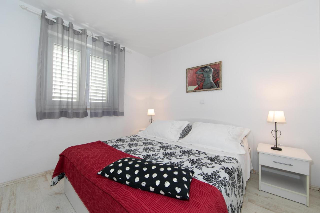 Apartmani Silva Tucepi Luaran gambar
